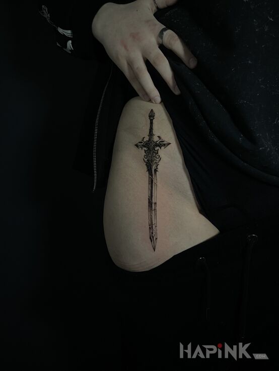 Tattoo Gotycki sztylet in black and gray motif and graphic / illustrative style on the hip