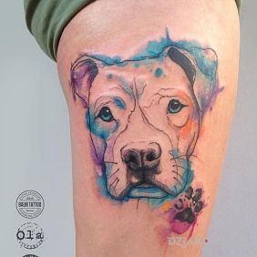 Tatuaż Pieseł w watercolorze na nodze motyw: kolorowe styl: watercolor