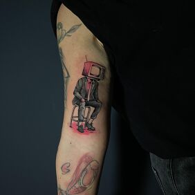 Tattoo Man TV suit color on the bicep motif: characters style: graphic / illustrative