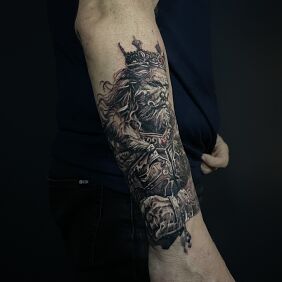 Tattoo Bearded king On the arm motif: black and gray style: realistic
