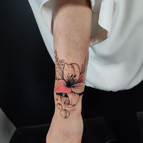 Tattoo Forearm adorned with a flower on the forearm motif: flowers style: graphic / illustrative
