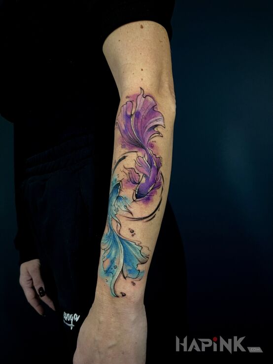 Tattoo Rybki w dwóch kolorach in zodiac signs motif and graphic / illustrative style On the arm
