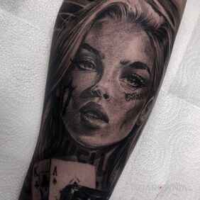 Tatuaż BLACK BONITA na ręce motyw: twarze styl: realistyczne