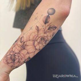Tatuaż Dwie róże na ręce motyw: kwiaty styl: graficzne / ilustracyjne