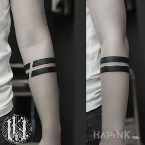 Tattoo Double black band On the arm motif: black and gray style: blackwork / blackout