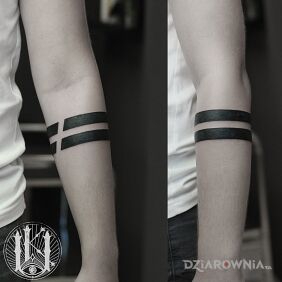 Tatuaż Podwójna czarna opaska na ręce motyw: opaski styl: blackwork / blackout