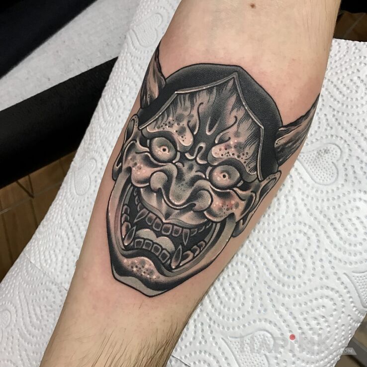 Tattoo Praca Kostka in faces motif and japanese / irezumi style on the forearm