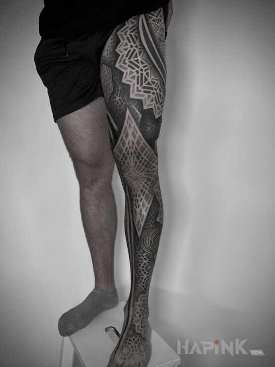 Tattoo Cała noga w geometrii! in ornaments motif and dotwork style on the foot