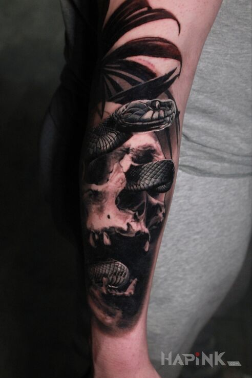 Tattoo Czaszka z wężem in animals motif and realistic style on the forearm