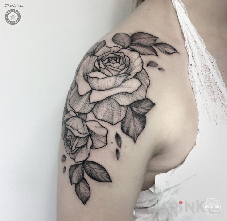 Tattoo Praca Alexandry z Bad Mojo Tattoo Gdańsk in flowers motif on the upper arm