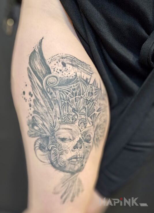Tattoo Słowiańska Gejsza in black and gray motif and realistic style on the leg