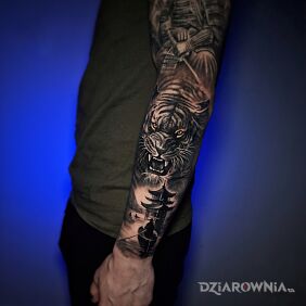 Tatuaż Tygrys nad pagodą na przedramieniu motyw: 3D styl: realistyczne