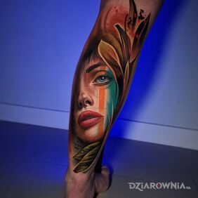 Tatuaż Kobiecy portret full color na łydce motyw: twarze styl: realistyczne