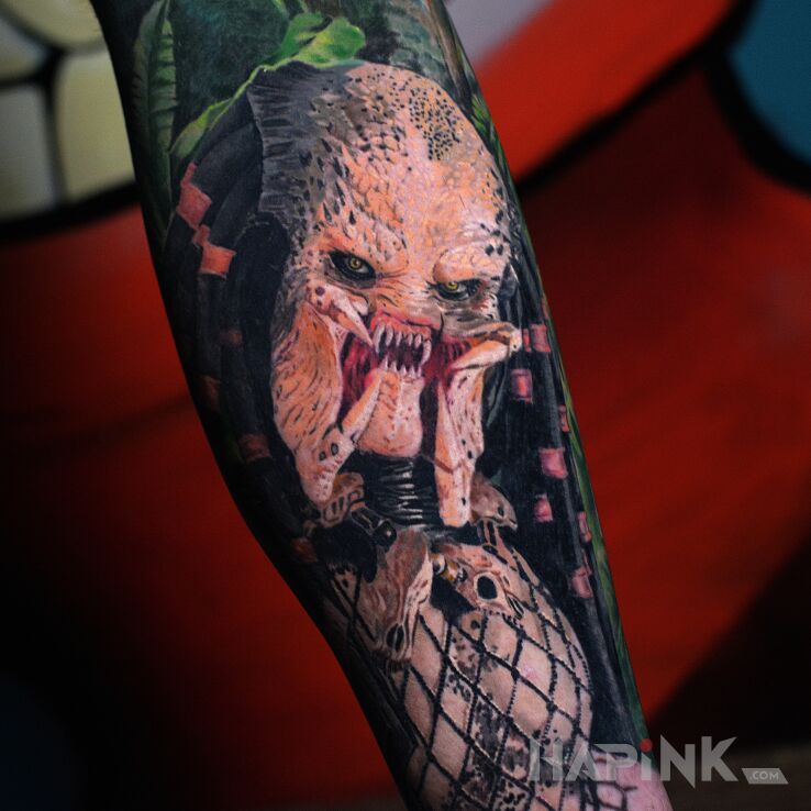 Tattoo Predator realizm kolor in faces motif and realistic style On the arm