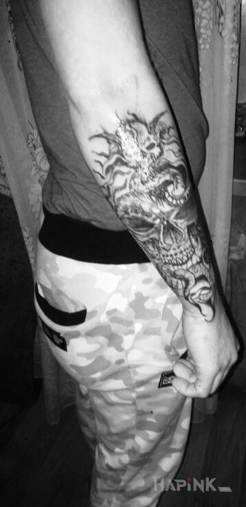 Tattoo Niedługo kończę rękaw ? in skulls motif on the forearm