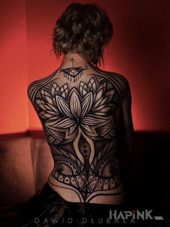 Tattoo Geometryczne plecki in ornaments motif and contour / linework style on the back