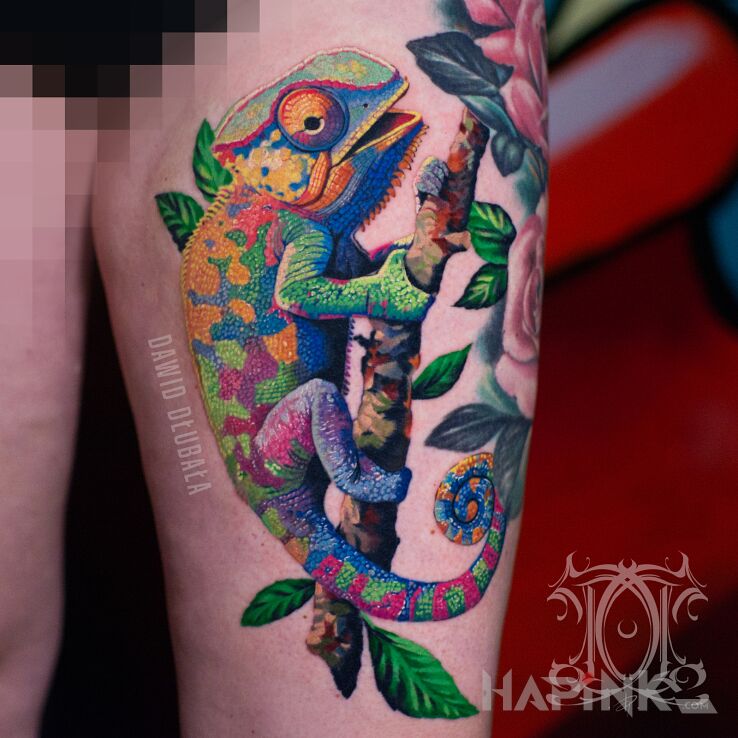 Tattoo Kolorowy Kameleon in 3D motif and realistic style on the thigh