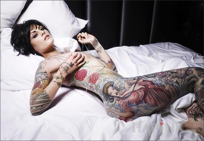 Tattoo Japonskie wzory in flowers motif and japanese / irezumi style on the ribs