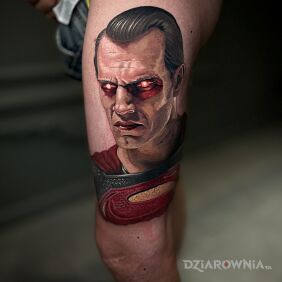 Tatuaż Wkurzony Superman na udzie motyw: postacie styl: realistyczne