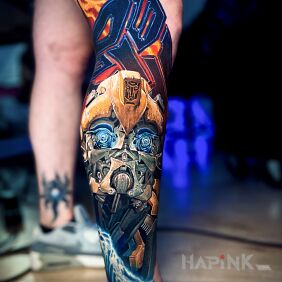 Tattoo Bumblebee on the leg motif: 3D style: realistic