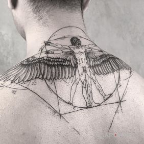 Tatuaż Człowiek witruwiański na plecach motyw: postacie styl: graficzne / ilustracyjne