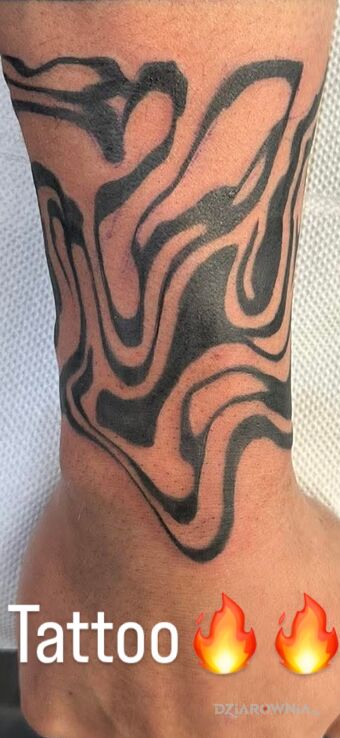 Tattoo Sloje in black and gray motif and carved wood style on the forearm