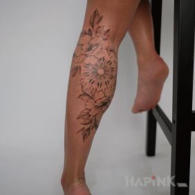 Tattoo Delicate pattern on the calf motif: mandalas style: graphic / illustrative