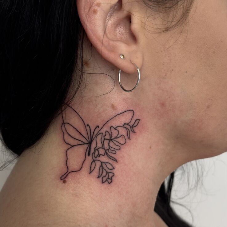 Tattoo Konturowy motylkowate in małe motif and contour / linework style on the neck