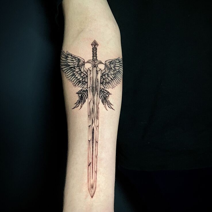 Tattoo Skrzydlaty miecz in wings motif and graphic / illustrative style On the arm