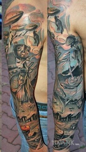 Tattoo Dziwna wizja in sleeves motif on the upper arm