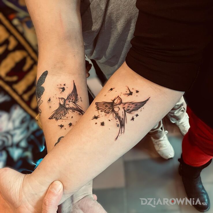 Tattoo Jaskółki dla sióstr ;) in black and gray motif and graphic / illustrative style on the forearm