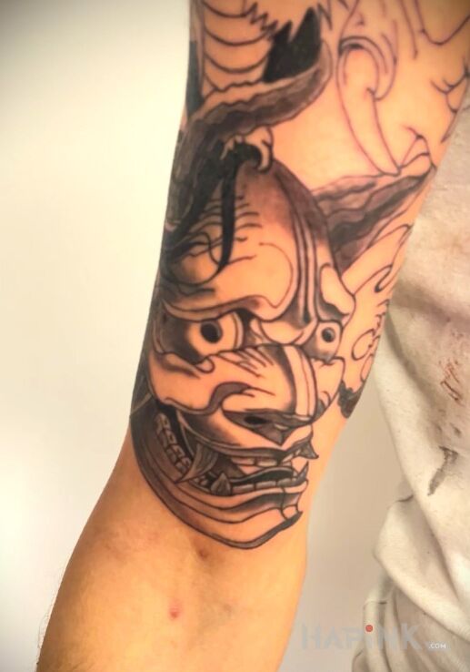 Tattoo Japanese Mask (beginning of the sleeve) in faces motif and japanese / irezumi style On the arm