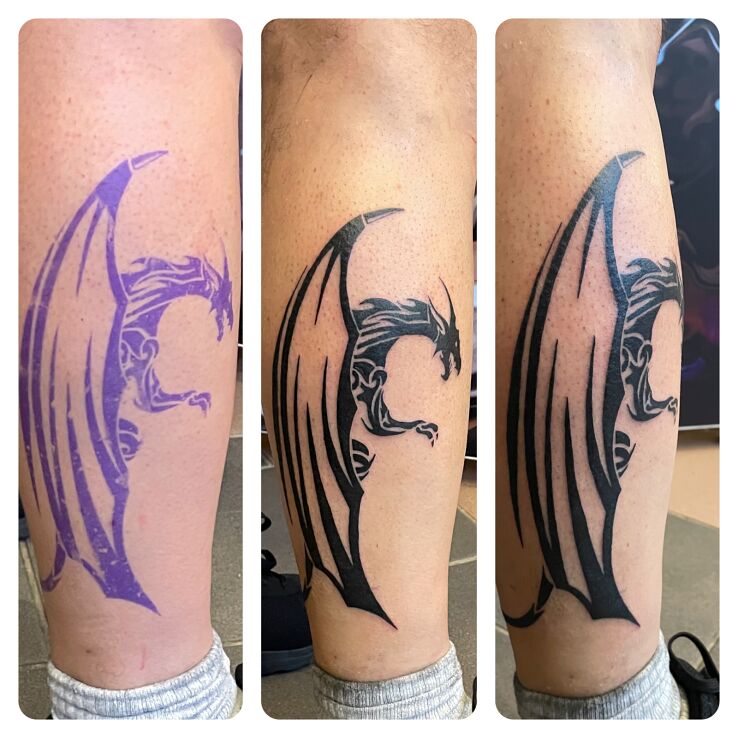 Tattoo Smok w tribalu in black and gray motif and blackwork / blackout style on the leg