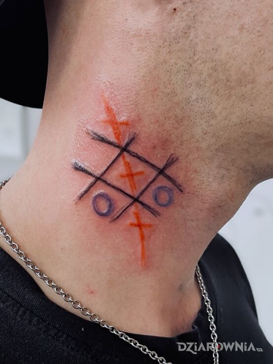 Tattoo Kółko i krzyżyk in other motif and graphic / illustrative style on the neck