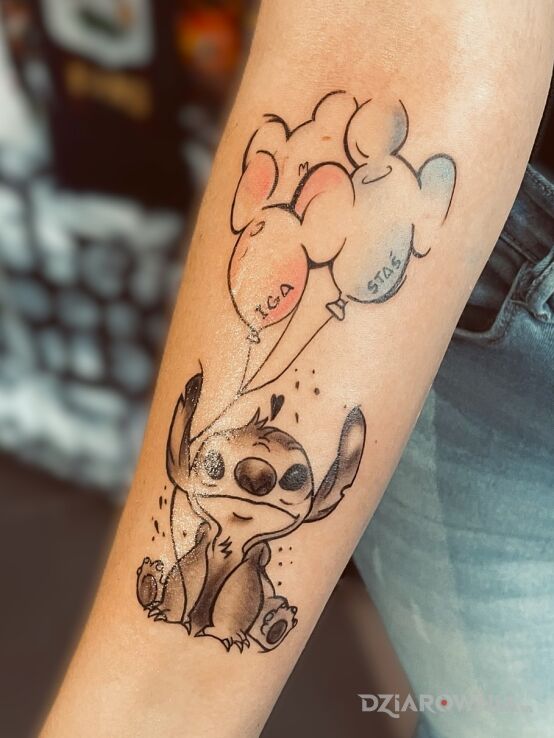 Tattoo Stich z imionami dzieci in colorful motif and graphic / illustrative style on the forearm