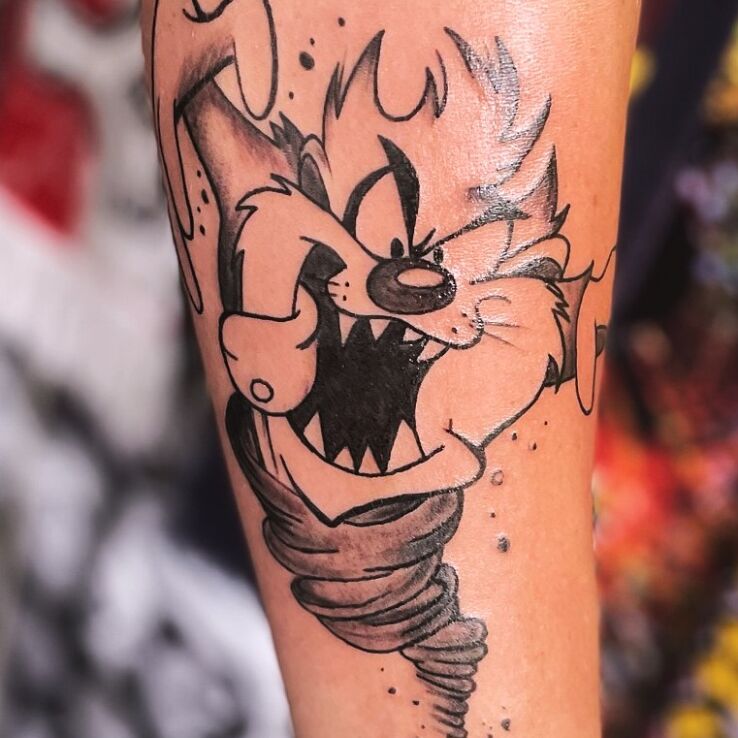 Tattoo Diabeł Tasmański in characters motif and cartoon / comic book style on the forearm