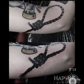 Tattoo Gallows on the upper arm motif: objects