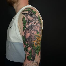 Tattoo Fox against a background of leaves and mushrooms on the upper arm motif: animals style: graphic / illustrative