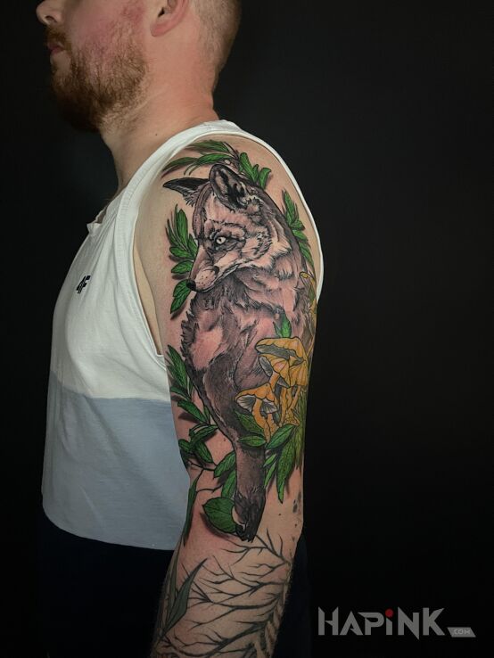 Tattoo Fox against a background of leaves and mushrooms in colorful motif and graphic / illustrative style on the upper arm