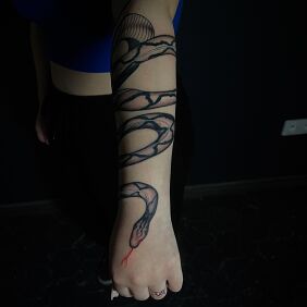 Tattoo Hose around the forearm On the arm motif: black and gray style: graphic / illustrative