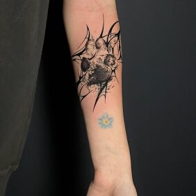 Tattoo Dog paw with neotribal On the arm motif: black and gray style: realistic