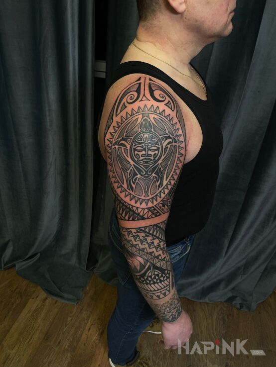 Tattoo Polynesia from Marcin Pawlus in Stained glass motif and Polynesian style on the forearm