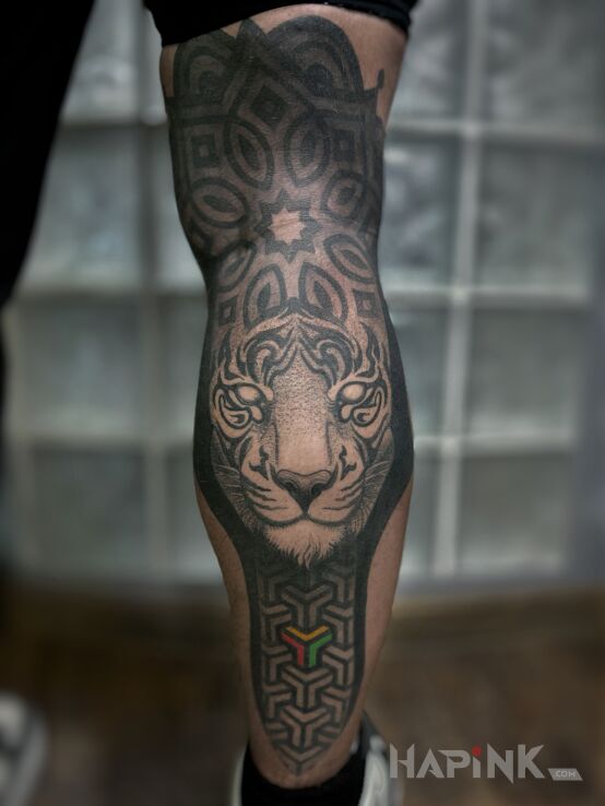 Tattoo Graphic Tiger from Marcin Pawlus in mandalas motif and graphic / illustrative style on the leg