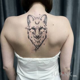 Tattoo Fox on the back motif: black and gray style: graphic / illustrative