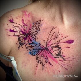 Tatuaż Motyle w stylu watercolor na obojczyku motyw: motyle styl: watercolor