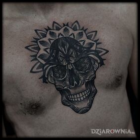Tatuaż Santa Muerte w mandali na klatce motyw: czaszki styl: graficzne / ilustracyjne