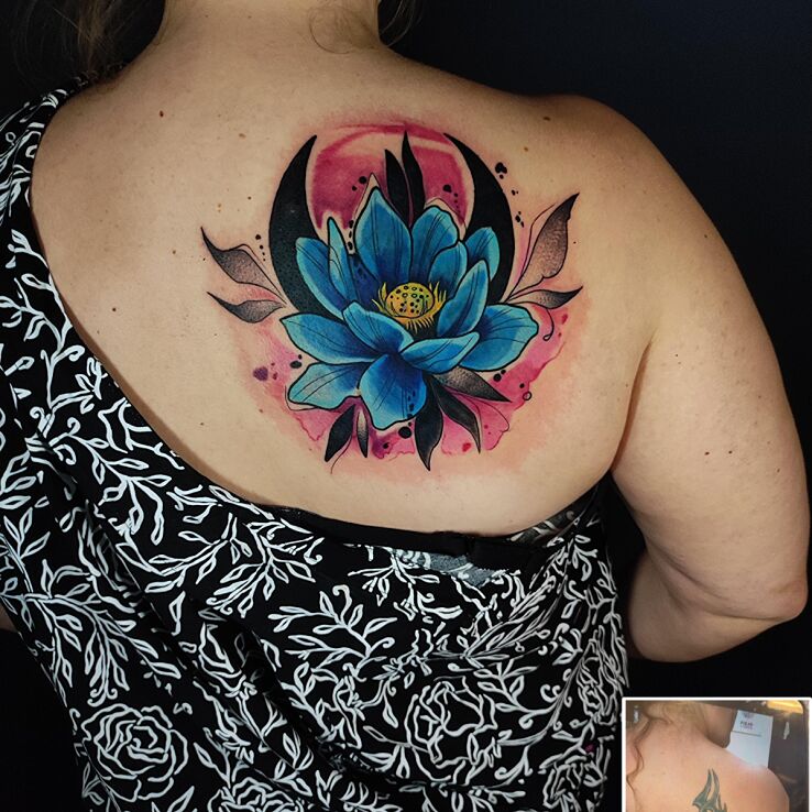 Tattoo Color flower cover spatula in flowers motif and graphic / illustrative style on the back
