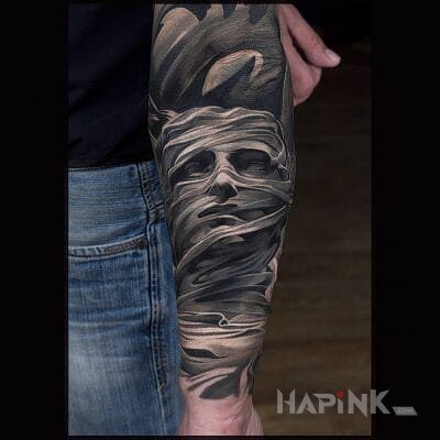 Tattoo Twarz in 3D motif on the forearm