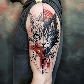 Tattoo 😻🖌️ THE WILD SPIRIT OF FELINE FREEDOM 😻🖌️ on the upper arm motif: animals style: abstract