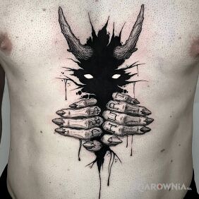 Tatuaż Devil inside you na brzuchu motyw: demony styl: blackwork / blackout